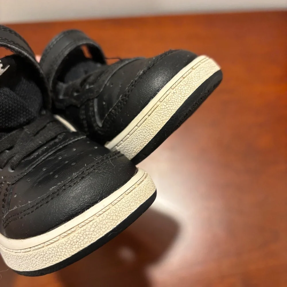 Nike Court Borough Low 2 TD in Black and White Child Size 6